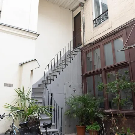 Charming Duplex Near Rue Saint-maur *
